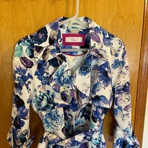 Beautiful vibrant new trench coat.